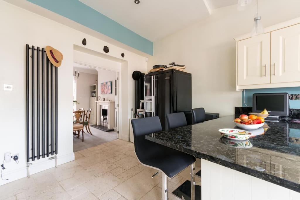 Four Bedroom Townhouse In Famous Suffolks Area Cheltenham Exterior foto